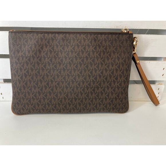 MICHAEL KORS LARGE BROWN, TAN SIGNATURE PRINT WRISTLET - Picture 3 of 11